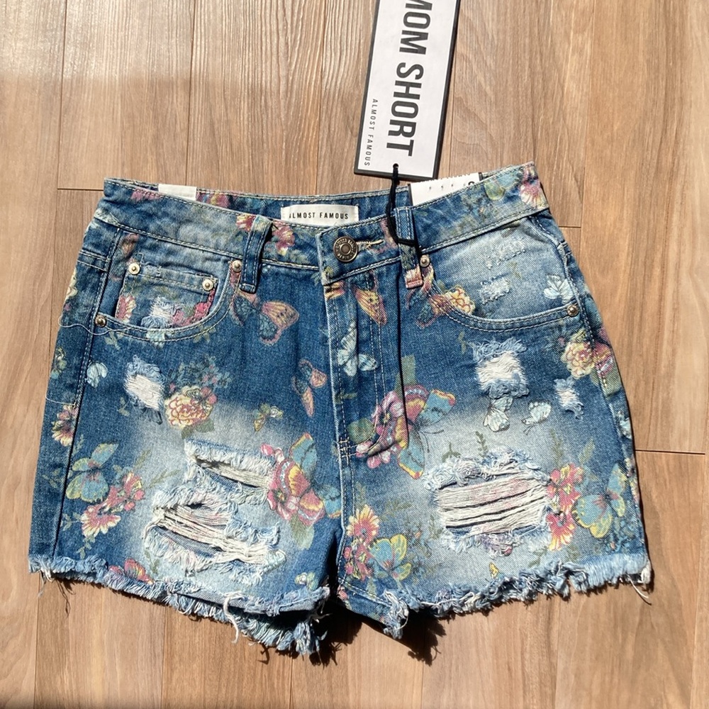 Almost Famous distressed Mom jean short raw hem butterfly floral size 3 - Picture 4 of 17